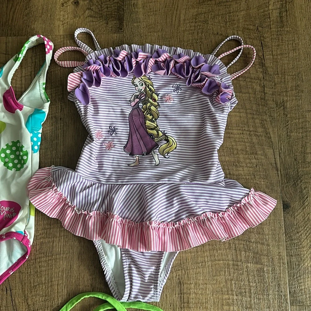 Youth Girl’s size XS/Small swimsuits/swimwear Lot Disney store, Souris Mini, etc